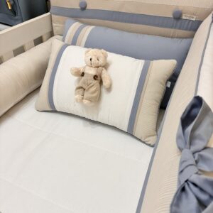 Kit Berço Completo –
Azul, Bege e Branco